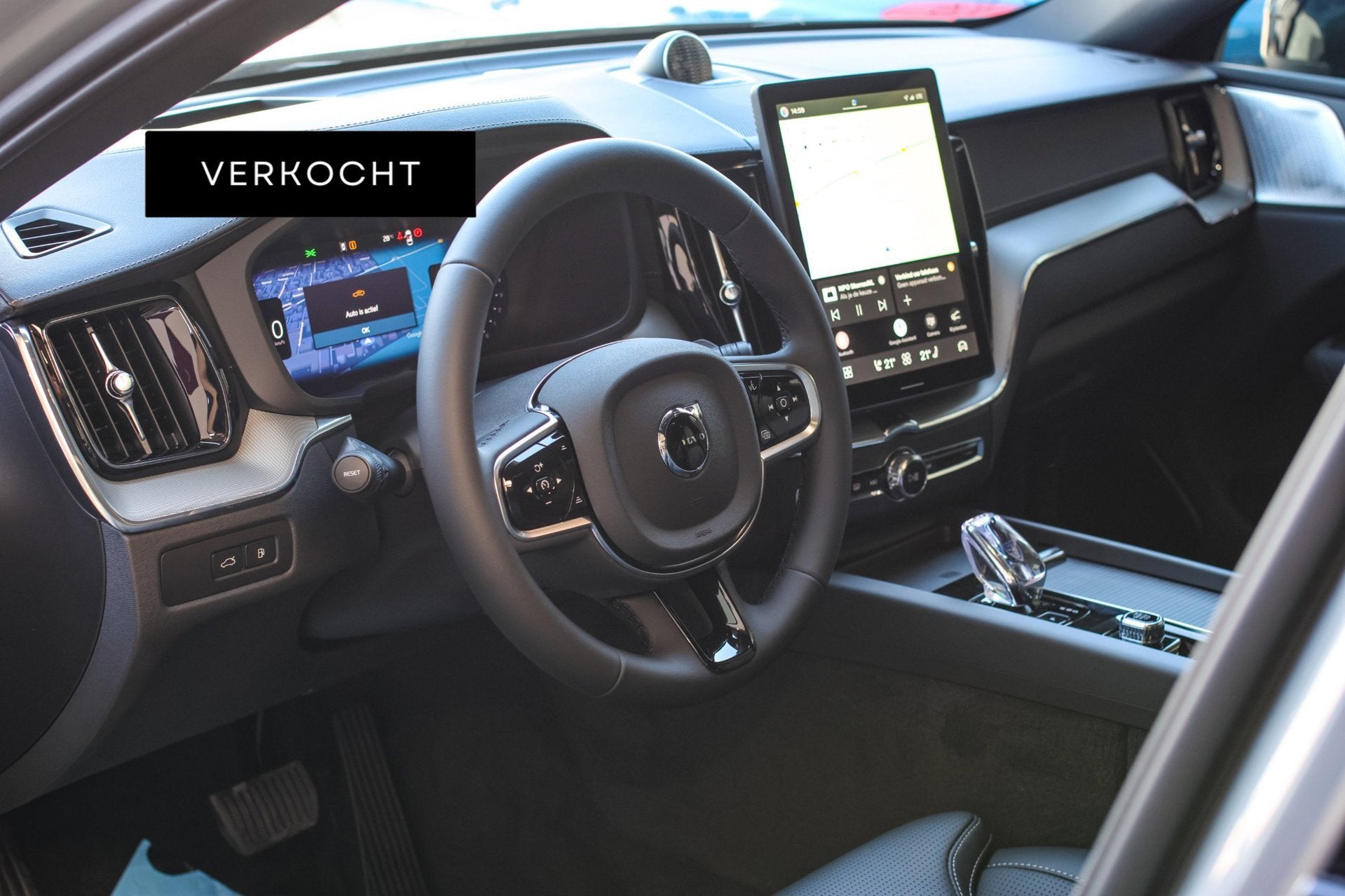 Volvo XC60 2.0 T8 Ultra Black Edition *B&W*Pano*Massage*Luch, Auto's, Volvo, Automaat, Zwart, 4 cilinders, 1969 cc