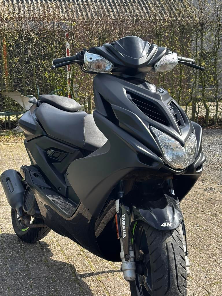 Yamaha Aerox - Mat Zwart, Aerox, Maximaal 45 km/u, Ophalen of Verzenden, Zo goed als nieuw
