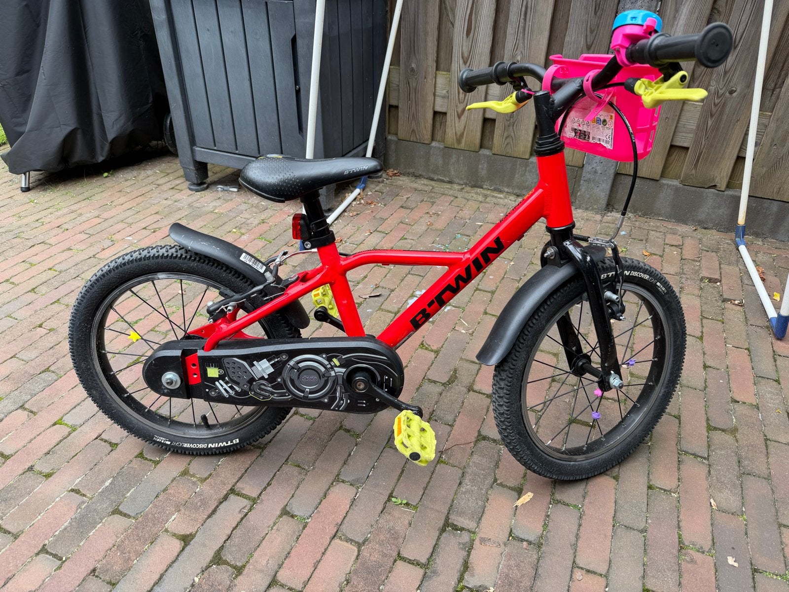 B'Twin Kinderfiets 16 inch - Rood, Fietsen en Brommers, Fietsen | Kinderfietsjes, Ophalen, Gebruikt, Velgrem, 16 tot 20 inch
