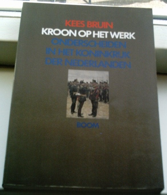 Onderscheiden in het koninkrijk der Nederlanden. 906009890., Boeken, Ophalen of Verzenden, Zo goed als nieuw