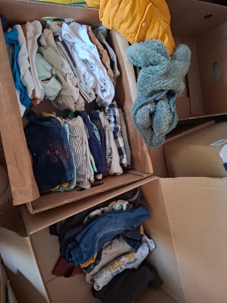 Doos kleding jongens, Ophalen, Zo goed als nieuw, Maat 62