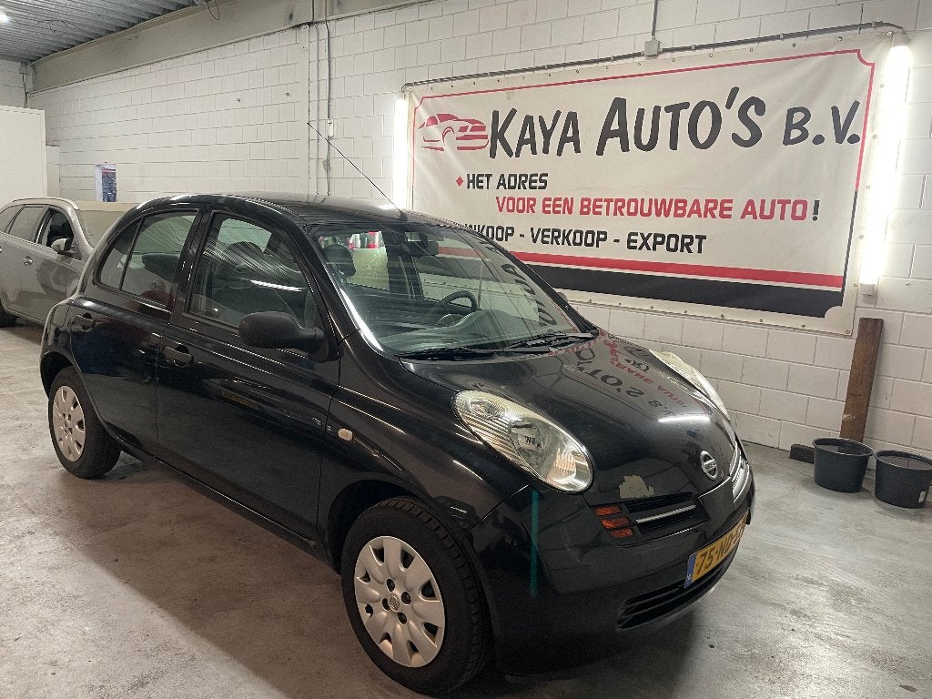 Nissan Micra 1.2 5DR AUT 2003 Zwart, Auto's, Metallic lak, 15 km/l, 40 €/maand, 4 cilinders