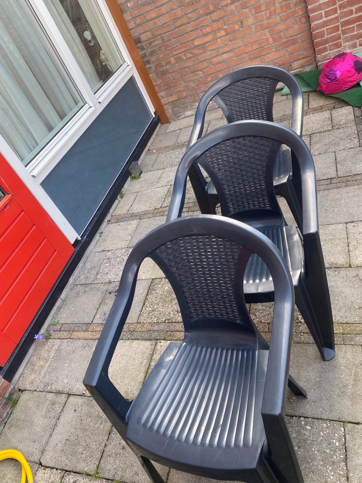 3 zwarte tuinstoelen – nette staat – set van 3, Tuin en Terras, Ophalen, Gebruikt, Kunststof, Stapelbaar