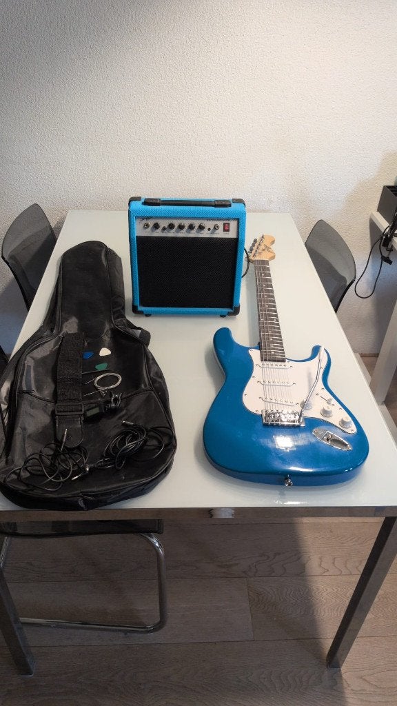 Johnny Brook Electric Guitar Starter Set & 20W Amp – Blue, Met versterker, Zo goed als nieuw, Solid body, Ophalen