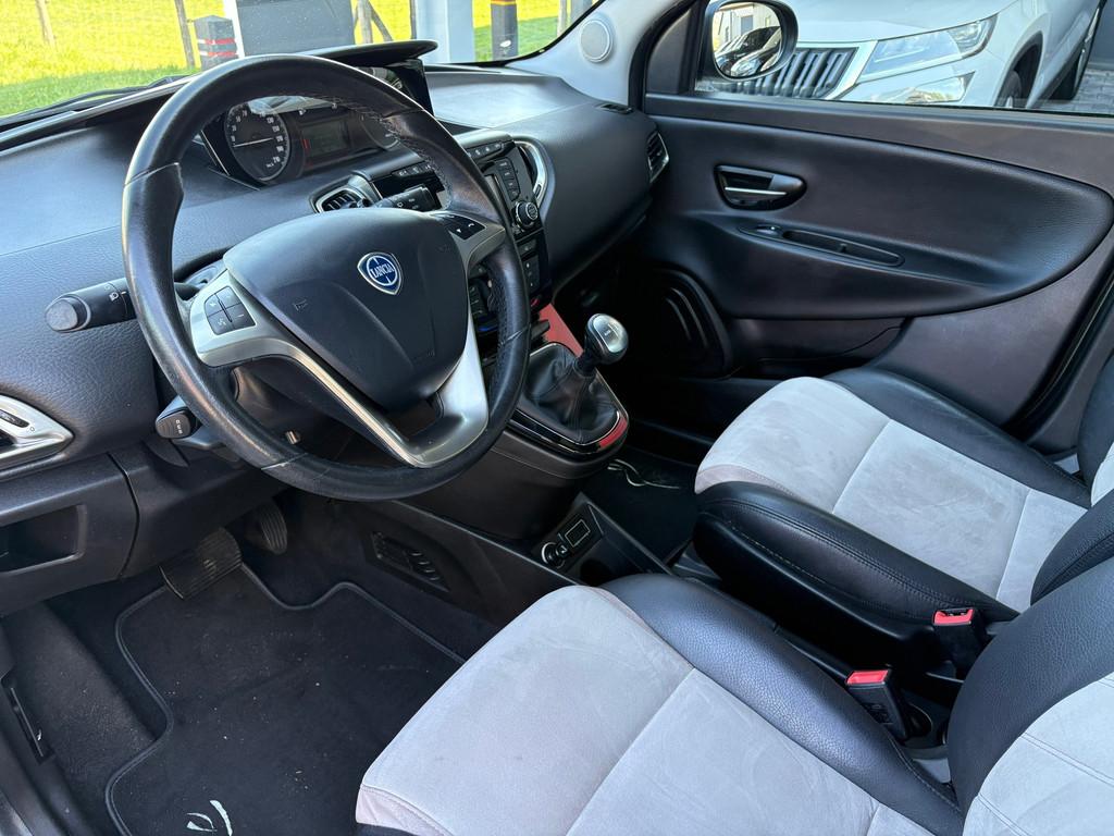 Lancia Ypsilon 0.9 TwinAir Navigatie Automaat, Stof, Origineel Nederlands, 2 cilinders, Hatchback