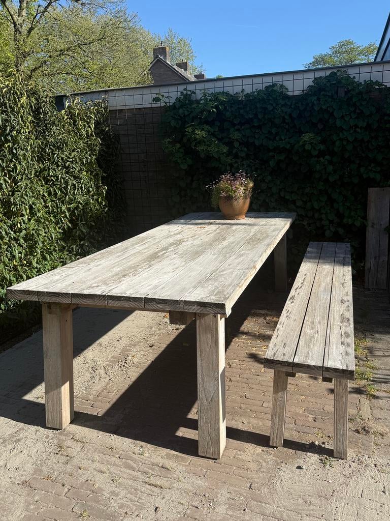 Tuintafel en bank van Max en Luuk, Ophalen