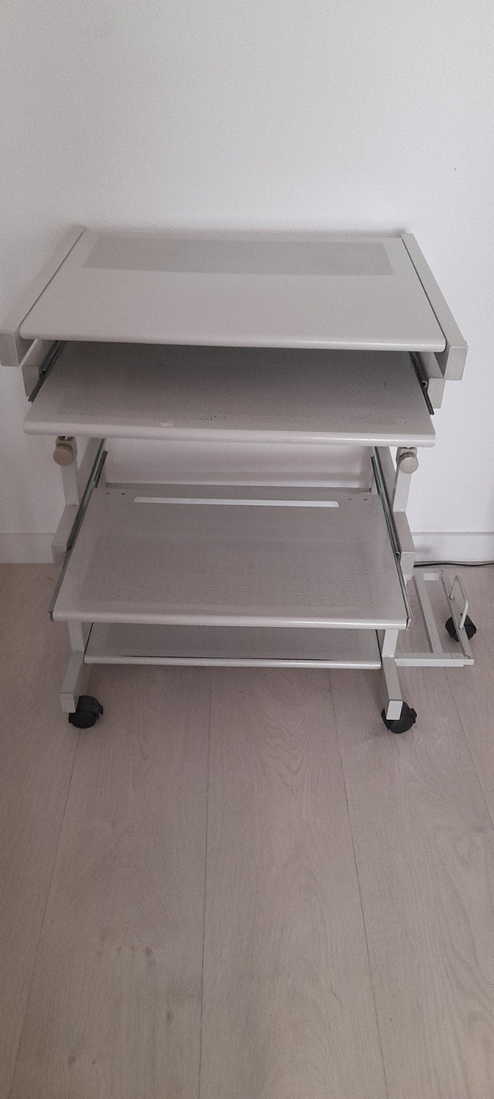 Metalen buro, Ophalen, Gebruikt, 70 tot 120 cm
