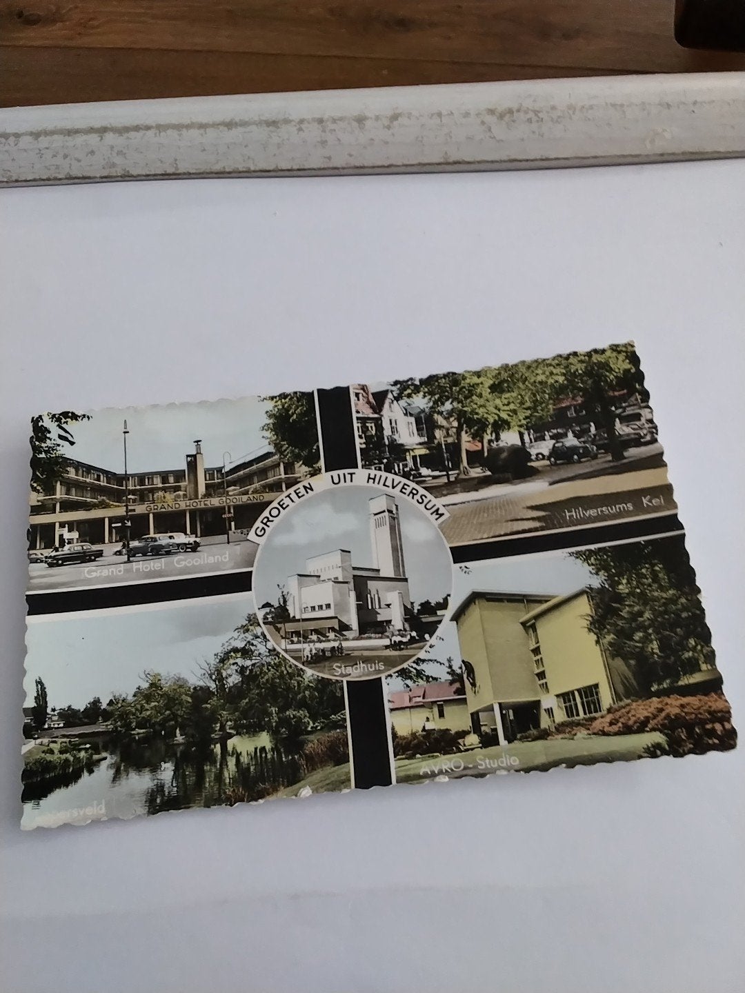 Oude ansichtkaart Groeten uit Hilversum 1961, Verzamelen, Ansichtkaarten | Nederland, Ophalen of Verzenden, 1940 tot 1960, Gelopen