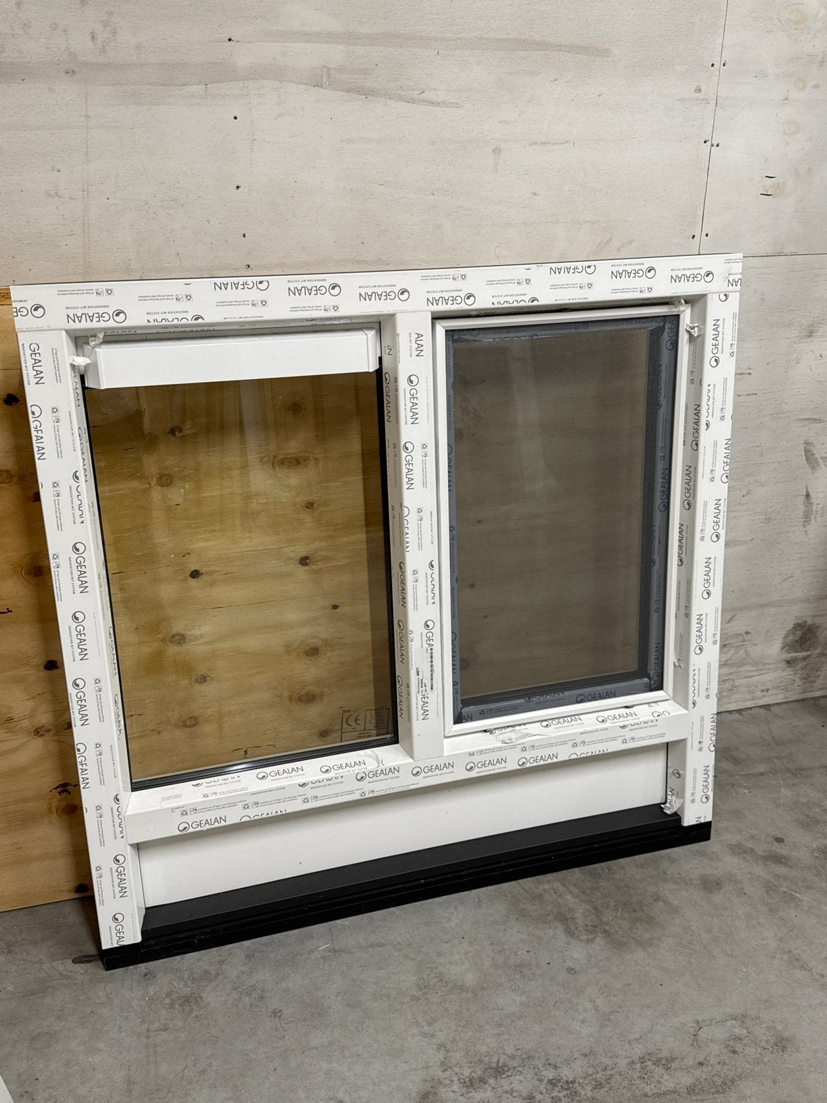 Kunststof kozijn 132,5x128 cm met insectenhor, Ophalen, Gevelraam of Ruit, Gebruikt, .