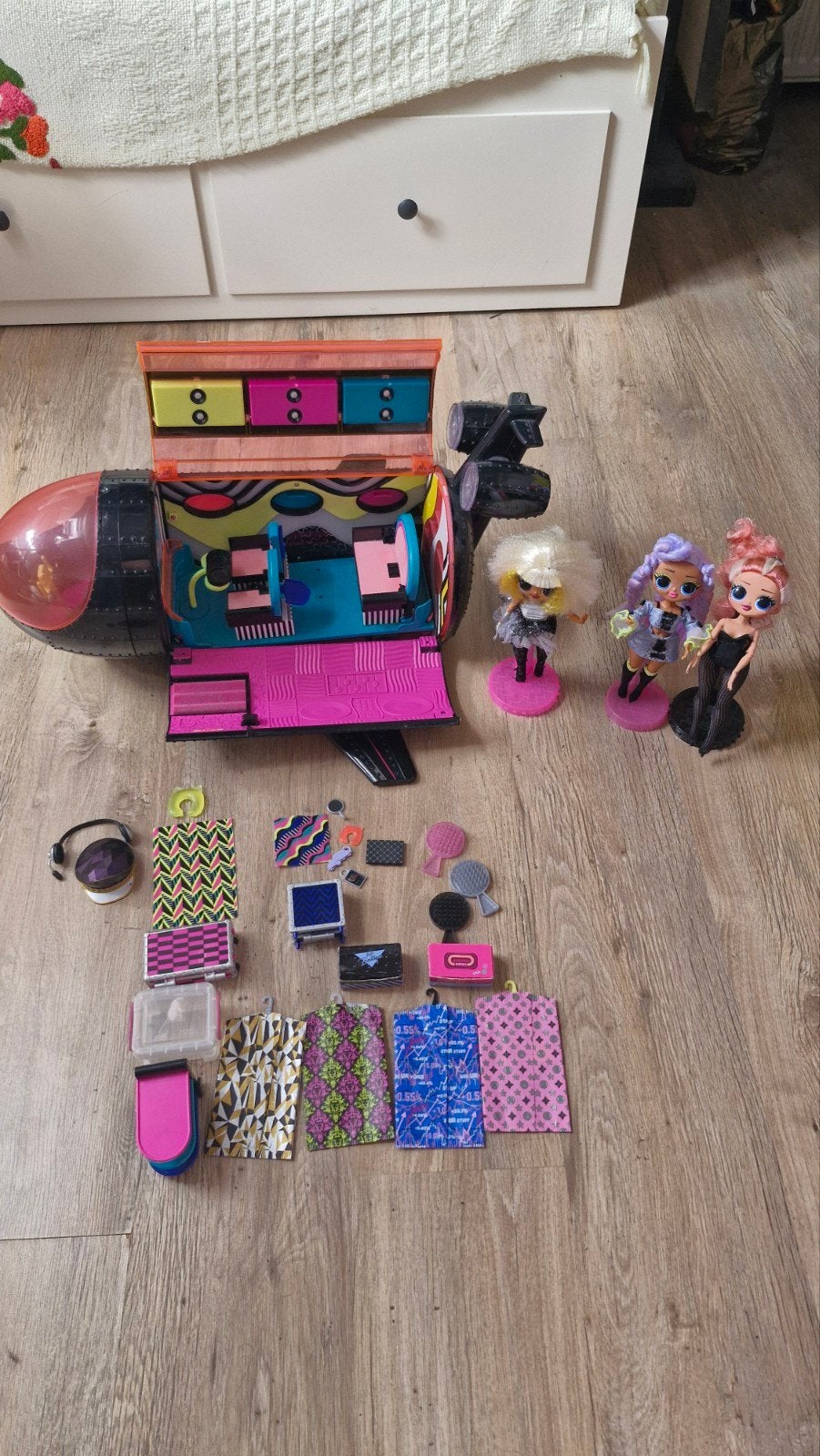 L.O.L. Surprise! O.M.G. Vliegtuig met 3 poppen en kleding, Kinderen en Baby's, Speelgoed | Poppen, Ophalen, Gebruikt, Overige typen