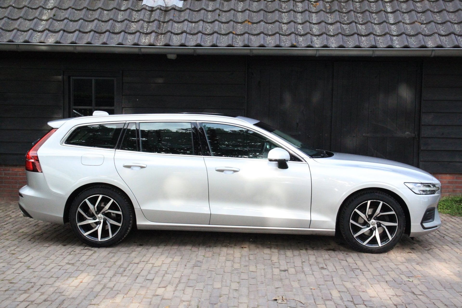 Volvo V60 2.0 T4 Momentum Pro Panorama-Elek,Dak/Camera/Parke, Automatische klimaatregeling, Euro 6, 1969 cc, 14 km/l