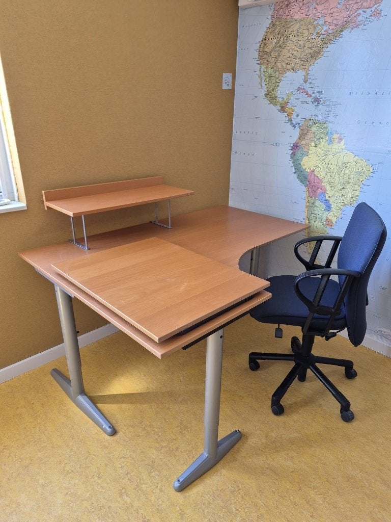 Groot Hoekbureau (Beukenlook) – gedemonteerd - ready to go, Huis en Inrichting, Bureaus, Gebruikt, Hoekbureau, Modern, Hout, Beige