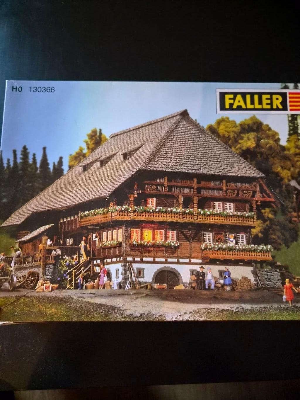 Faller H0 Zwarte Woud Hotel 130366 - Nieuw in doos, Hobby en Vrije tijd, Overige merken, Gelijkstroom of Wisselstroom, Brug, Tunnel of Gebouw