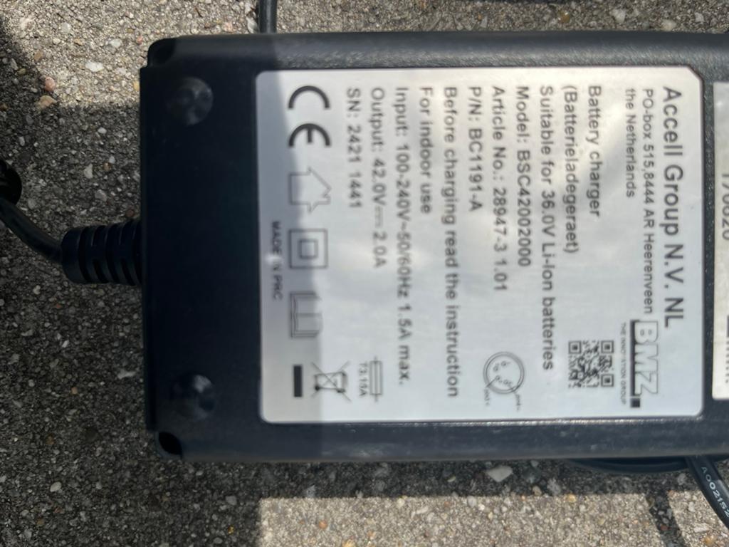 Lader pmu4 2 ampere evt met 512 accu sparta koga batavus, Ophalen, Zo goed als nieuw