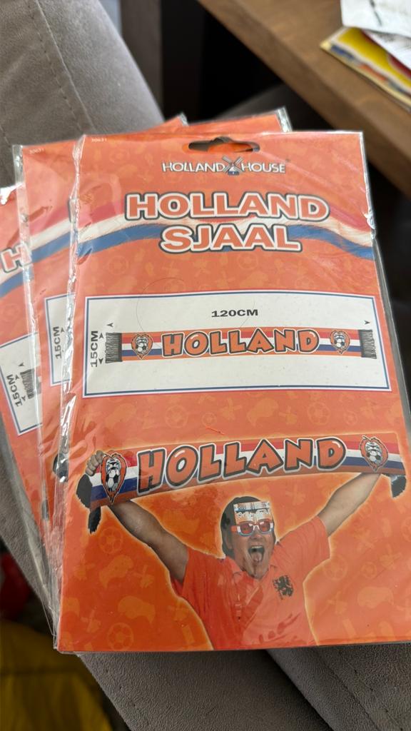 3 hollandse  sjaals voetbal van stof.   120 cm, Ophalen of Verzenden, Zo goed als nieuw, Oranje of Koningsdag