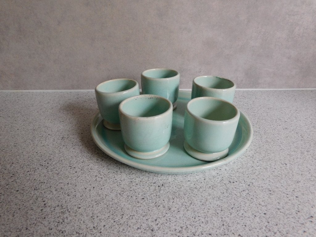 Bord 17 cm. 5 eierdoppen Turquoise, Overige merken, Keramiek, Overige typen, Vintage