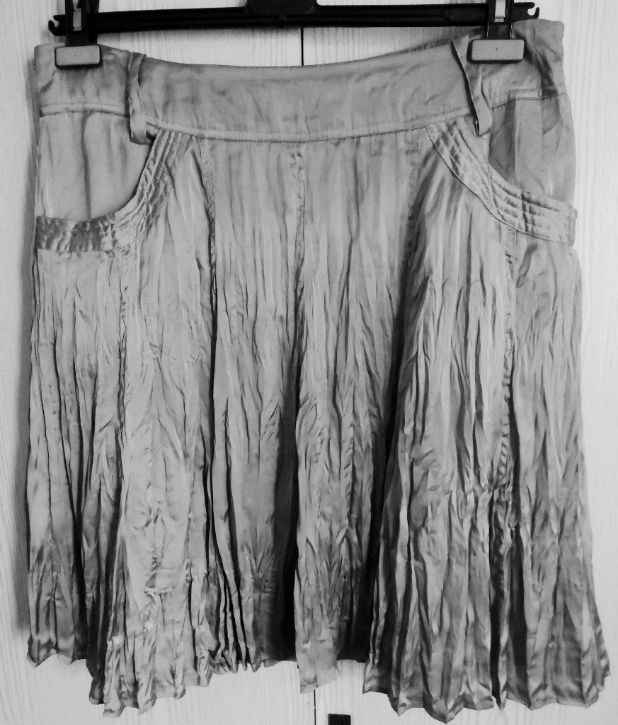 Bijzondere rok van kreuksatijn maat 42-44 kleur taupe lever, Kleding | Dames, Verzenden, Maat 42/44 (L), Knielengte, Gedragen