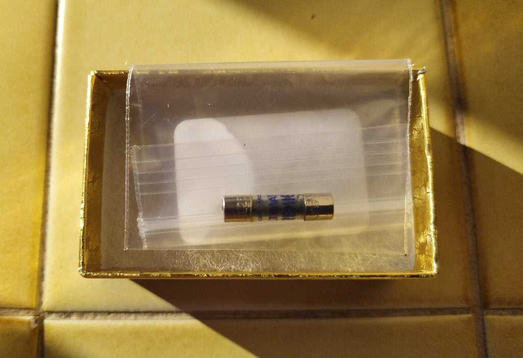 Audio Magic Ultimate Premier Beeswax 5x20 8A Fuse, Verzenden, Zo goed als nieuw, Minder dan 2 meter, Overige kabels