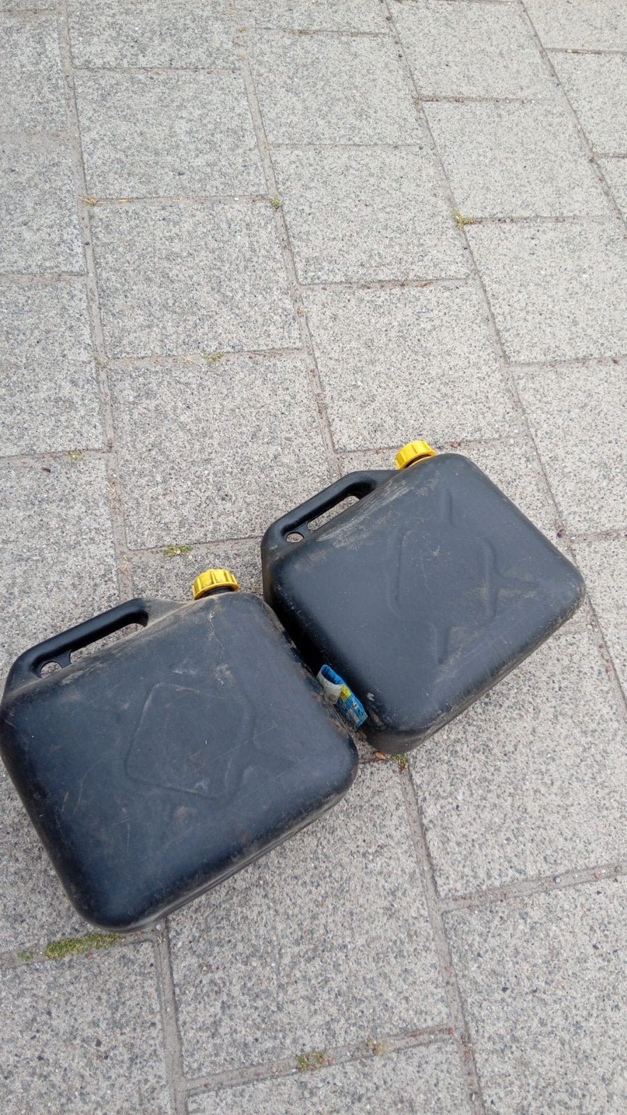 Jerrycan, Motoren, Ophalen