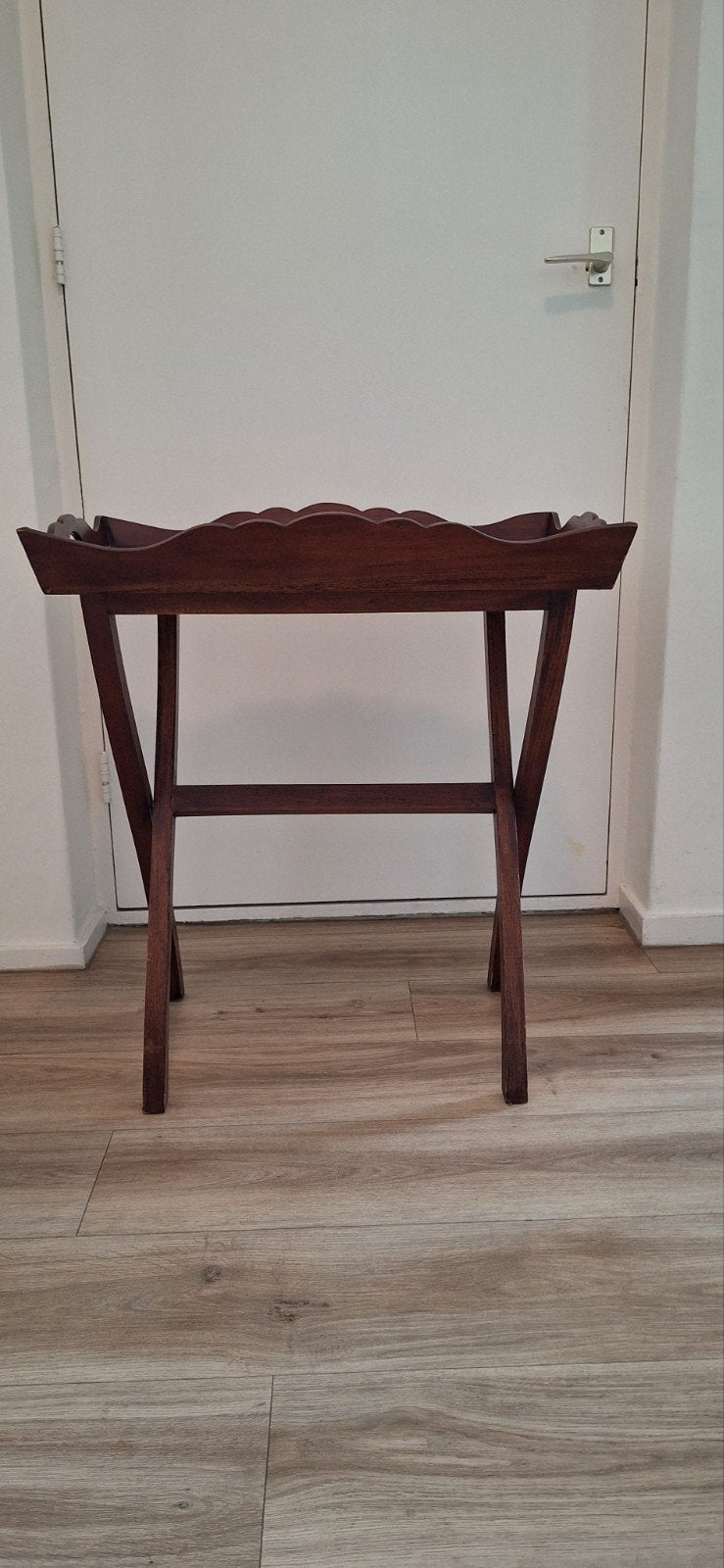 Butlertray met een inklapbaar onderstel, Ophalen