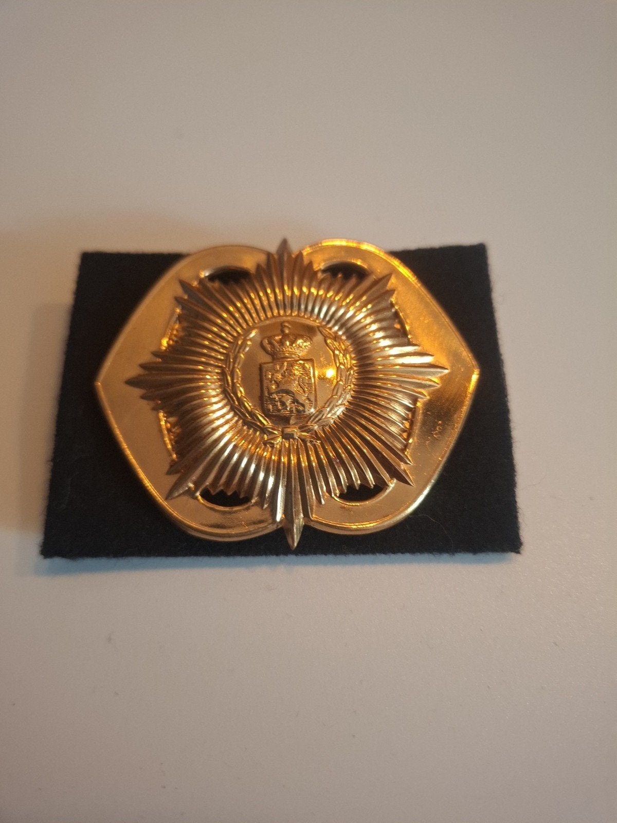 Baret Embleem Koninklijke Landmacht - Van Heutz, Ophalen of Verzenden, Landmacht, Nederland, Embleem of Badge