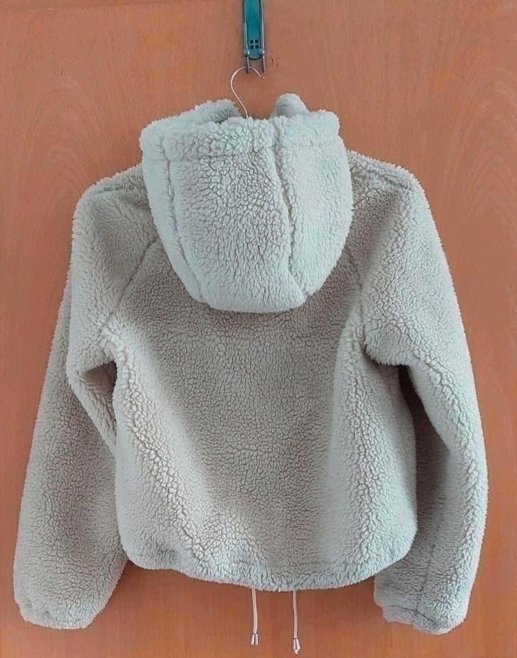 Teddy Fluffy Jas | Gebroken Wit | Maat 32/34 | Met Capuchon, Primark, Wit, Ophalen of Verzenden, Zo goed als nieuw