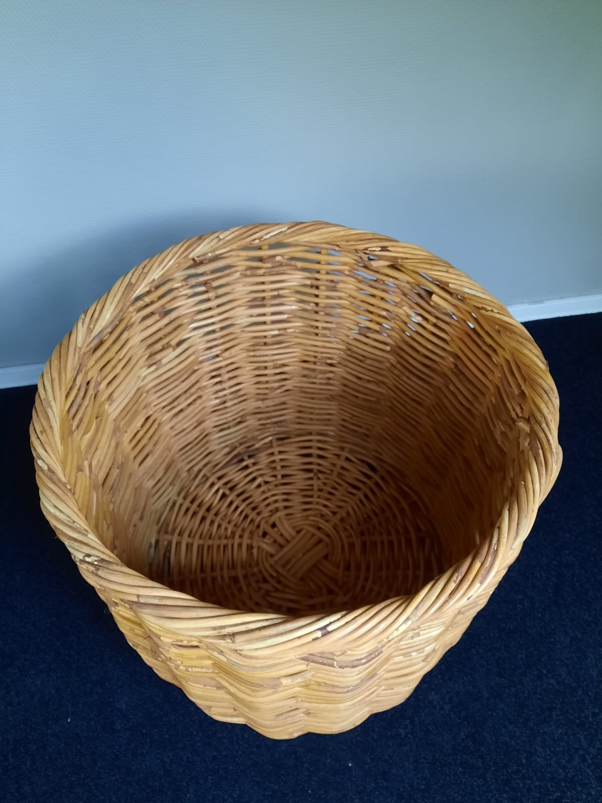 Grote rieten mand - 48 cm hoog, 58 cm breed, Ophalen, Gebruikt, Gevlochten, Mand
