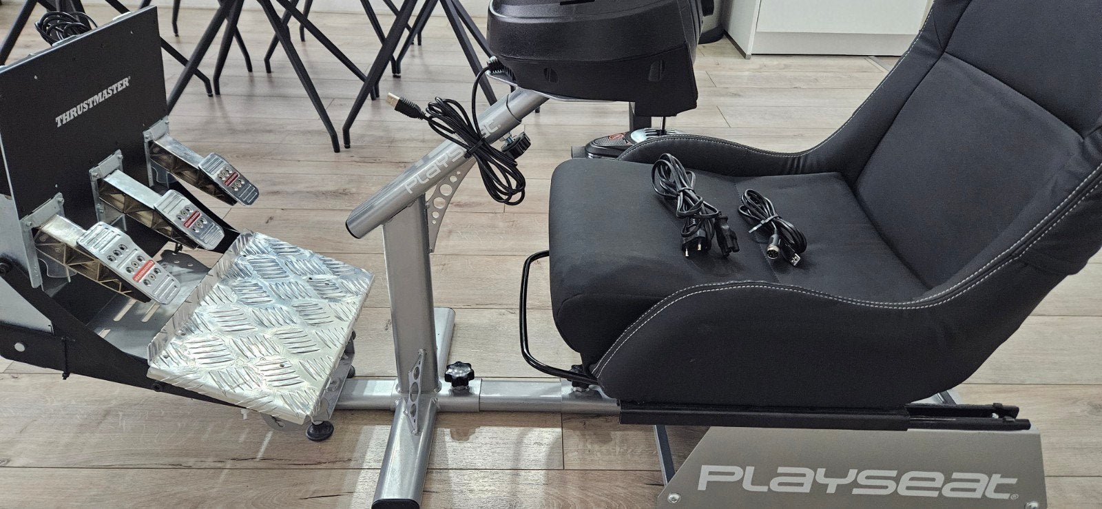Foto 7 van Thrustmaster T300+TH8A shifter+T3PA Pro pedals+Playseat