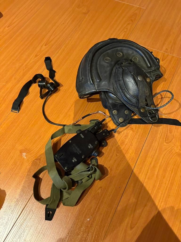 Vintage Luchtmacht Vliegershelm met Communicatieset, Verzamelen, Ophalen, Luchtmacht, Overige gebieden, Helm of Baret