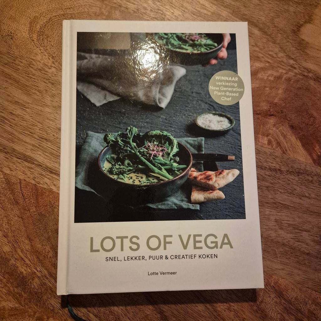 Lots of Vega kookboek - Lotte Vermeer, Boeken, Ophalen of Verzenden