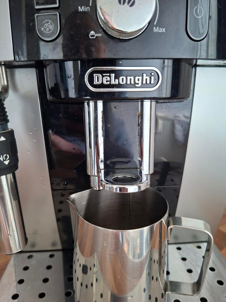 Hele mooie DeLonghi MAGNIFICA S smart, Witgoed en Apparatuur, Koffiezetapparaten, Ophalen of Verzenden, Koffiemachine