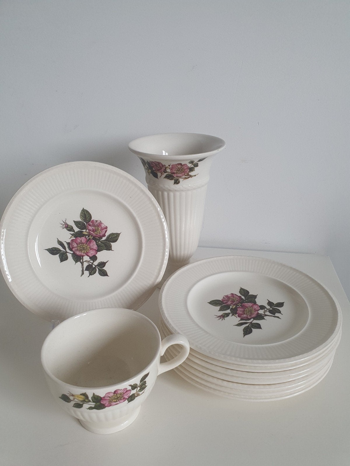 Wedgwood, 8 Brian Rose borden 16 cm, kopje en vaas. Niet geb, Ophalen of Verzenden