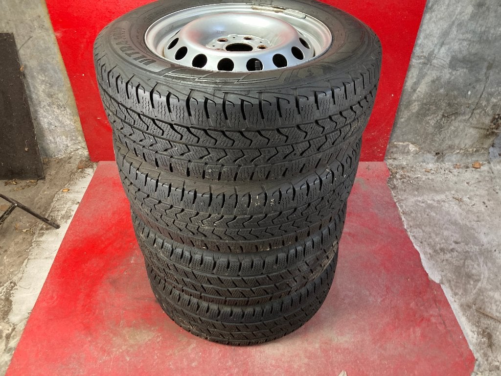 Winterbanden Mercedes Vito 215/65R16 Goodyear, Auto-onderdelen, 16 inch, ., Banden en Velgen, .