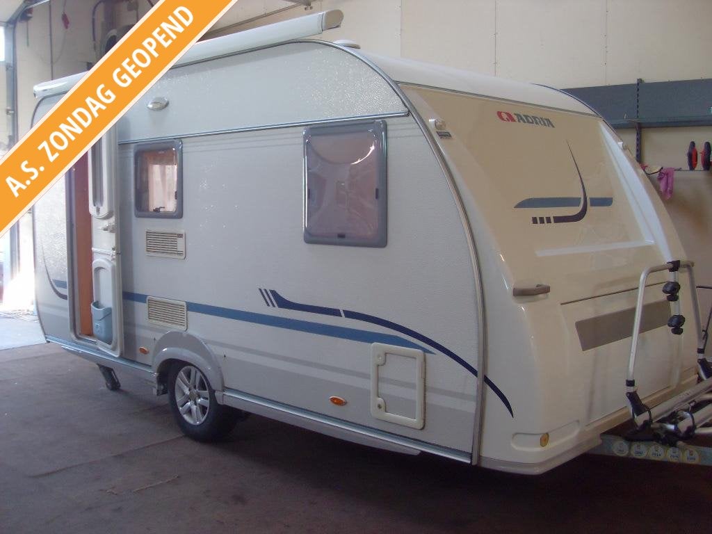 Adria Adora 432 PS met Mover, Fietsenrek en Cassette luifel, Bedrijf, Treinzit, 750 - 1000 kg, 4 tot 5 meter