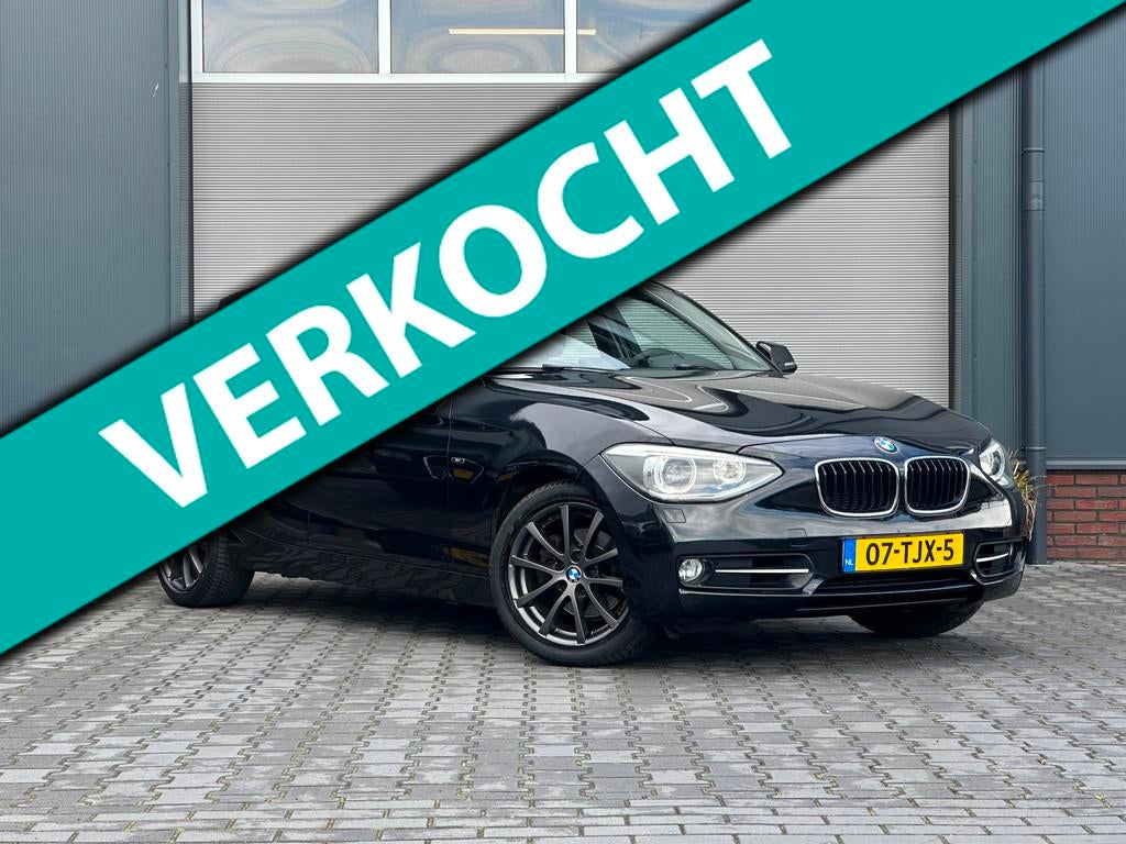 BMW 1-serie 118i Business+|Automaat|2012|NAP|Dealer|Trekhaak, Auto's, Euro 5, Gebruikt, Zwart, 4 cilinders