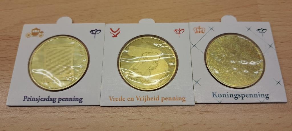 €75 voor de 3 meest geliefde penningen in munthouder, Postzegels en Munten, Penningen en Medailles, Ophalen of Verzenden, Overige materialen