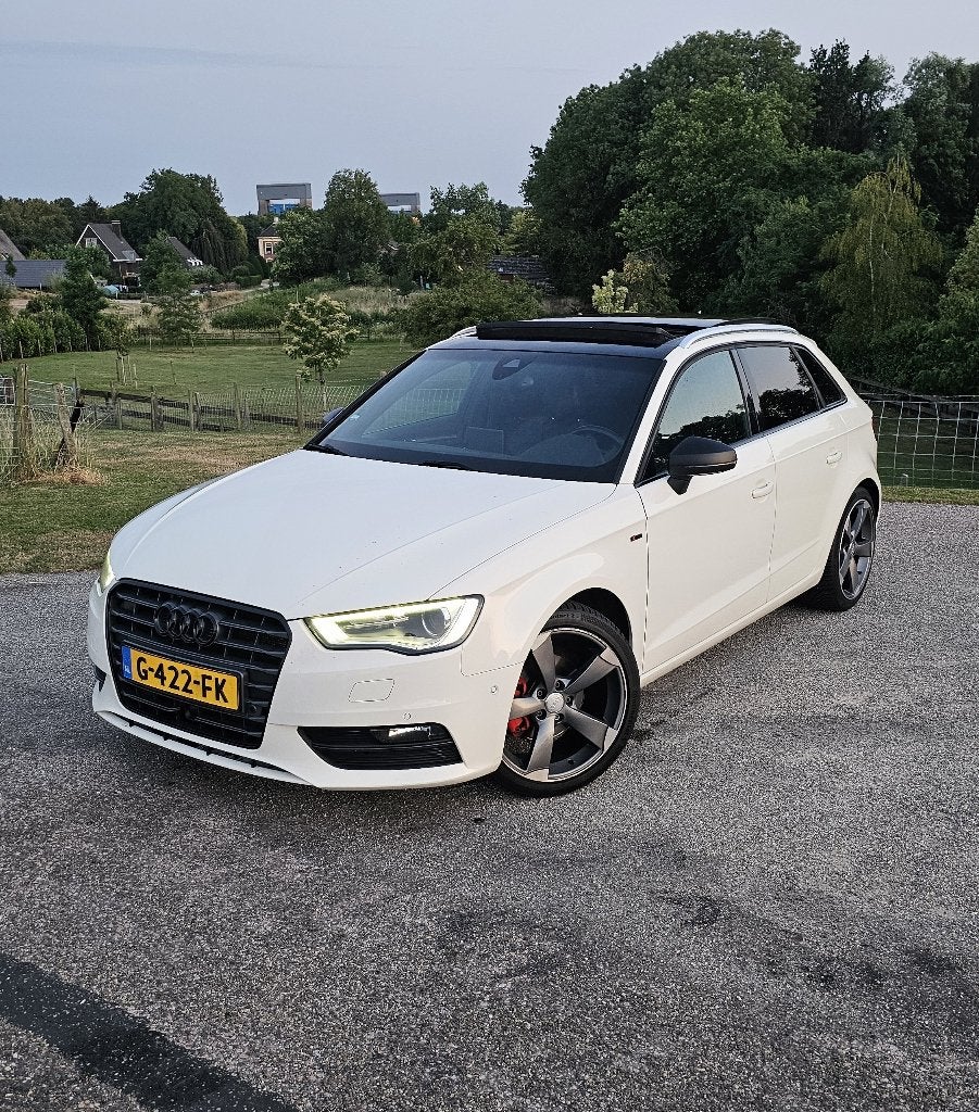 Audi A3 1.4 Tfsi- Keyless/ACC/Pano/Leer/Trekhaak/Distrie VV!, Voorwielaandrijving, Zwart, 4 cilinders, Leder