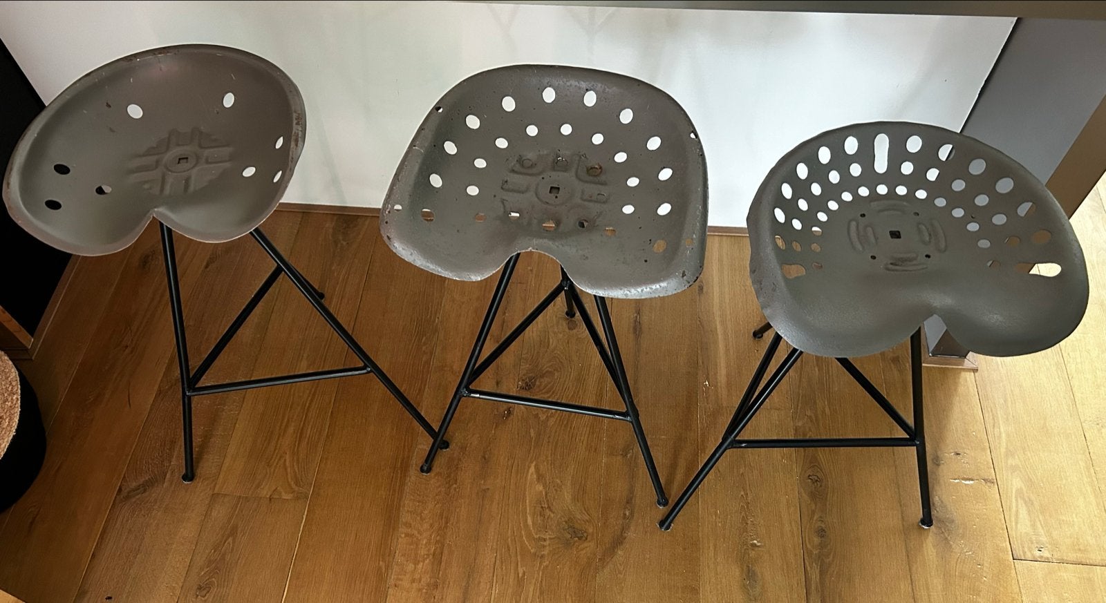 Set van 3 industriële barkrukken - Tractorzitting, Huis en Inrichting, Barkrukken, Ophalen, Gebruikt, 90 cm of meer, Metaal