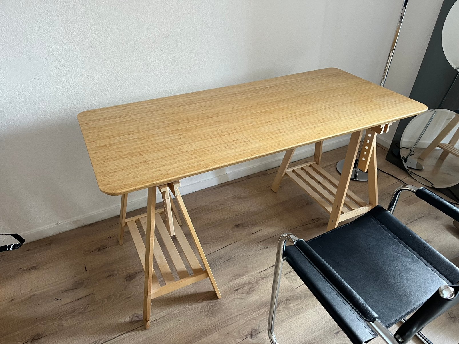 Ikea bureau bamboo anfallare+mittback, Huis en Inrichting, Bureaus, Ophalen, Gebruikt, IKEA, 140 cm