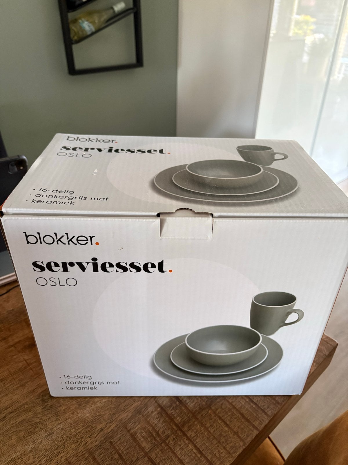 Blokker Serviesset Oslo - 16-delig donkergrijs mat keramiek, Huis en Inrichting, Overige merken, Keramiek, Nieuw, Ophalen of Verzenden