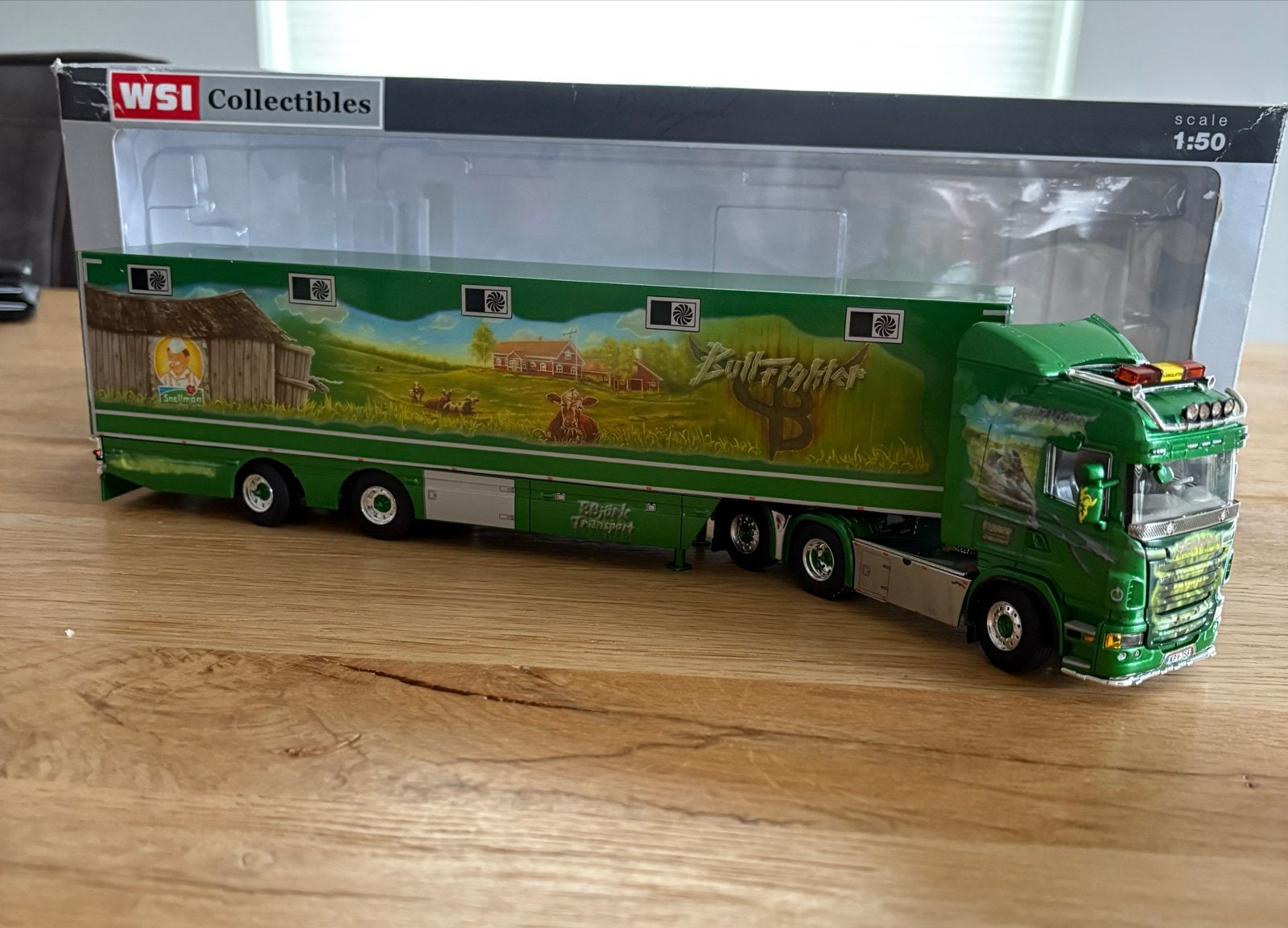 WSI Scania V8 6x2 Peter Bjork Bullfighter veetransport 1:50, Ophalen of Verzenden, Zo goed als nieuw, Bus of Vrachtwagen, Wsi
