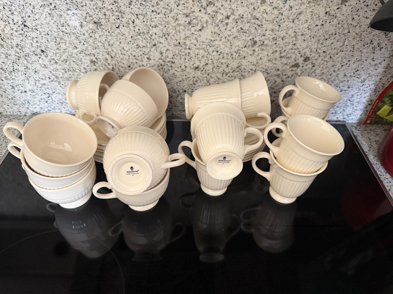 Wedgwood koffiekopjes - 2 sets van 8, nieuwstaat, Nieuw, Ophalen of Verzenden, Kop(pen) en/of Schotel(s), Wedgwood