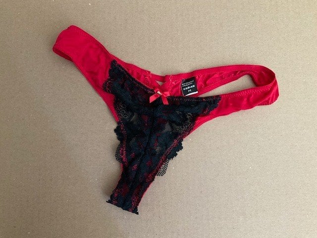 Rode string maat M, Verzenden, Rood, String