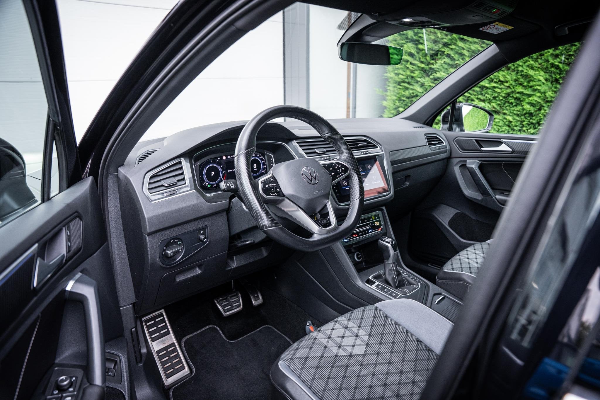 Volkswagen Tiguan 1.4 TSI eHybrid R-Line Trekhaak|IQ.Light|C, Stof, Euro 6, 4 cilinders, Automatische klimaatregeling