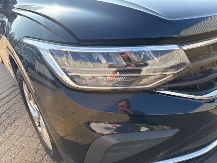 Koplamp rechts van een Volkswagen Tiguan, Gebruikt, -, Volkswagen, -