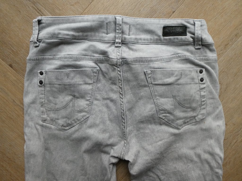 Grijze LTB Molly, Super Slim, Low Rise spijkerbroek, 32-32, Ophalen of Verzenden, Zo goed als nieuw, Grijs, LTB