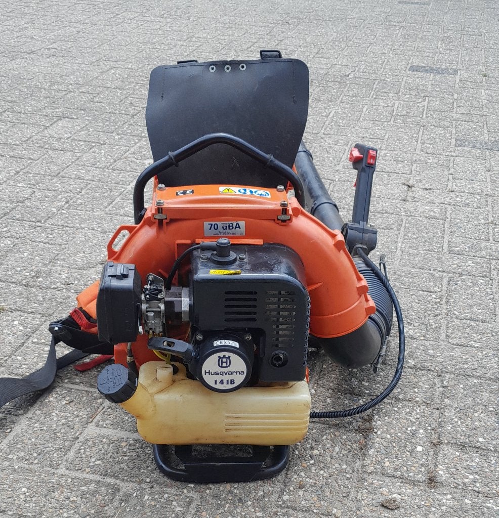 Husqvarna 141b bladblazer, Tuin en Terras, Bladblazers, Ophalen, Benzine, Gebruikt, Ruggedragen