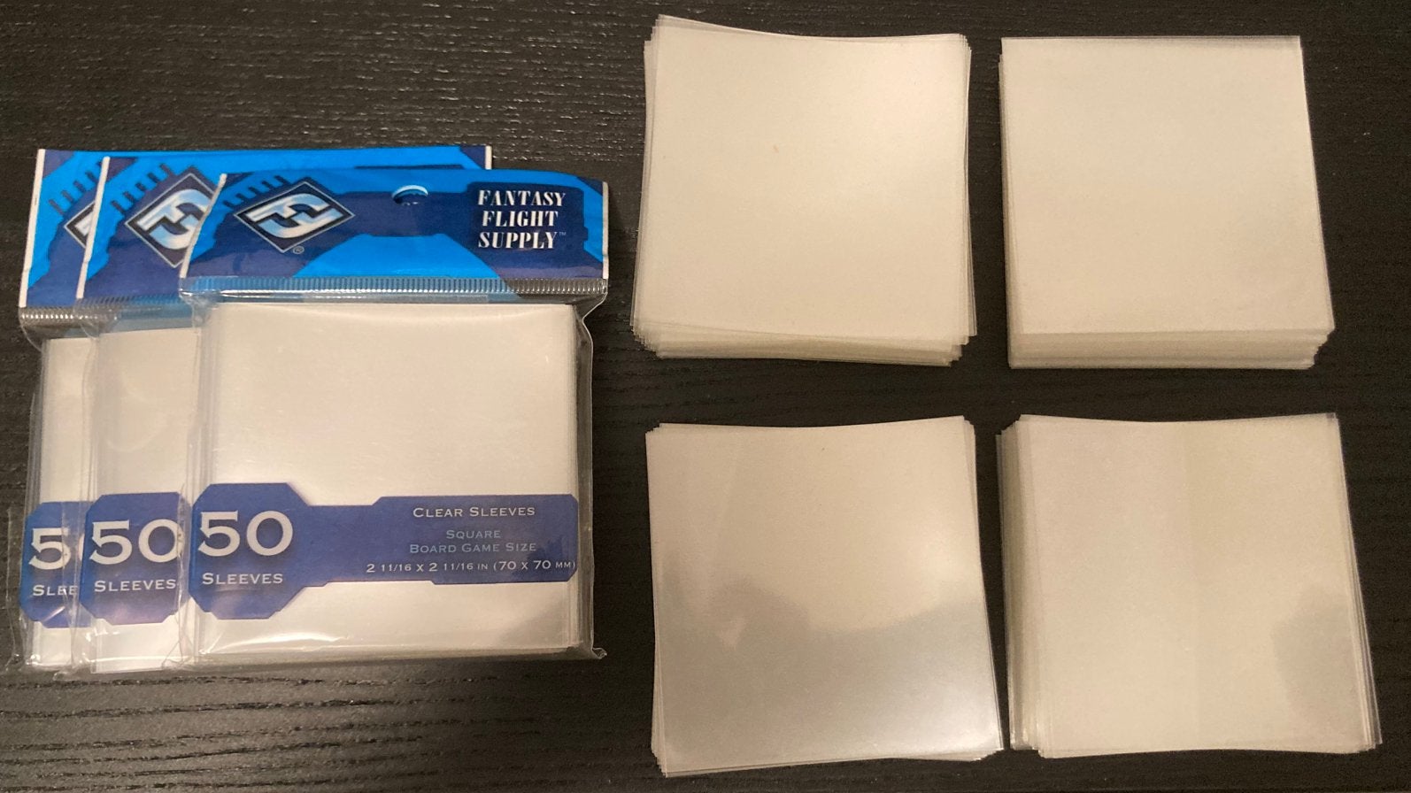 Fantasy Flight sleeves 70x70 plusminus 350 stuks, Ophalen of Verzenden, Zo goed als nieuw