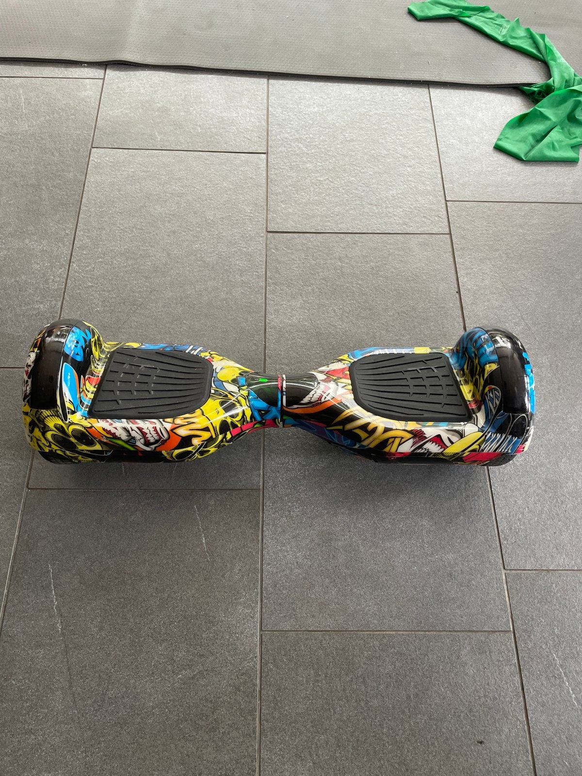 Hoverboard met graffiti design en oplader, Ophalen of Verzenden, Zo goed als nieuw