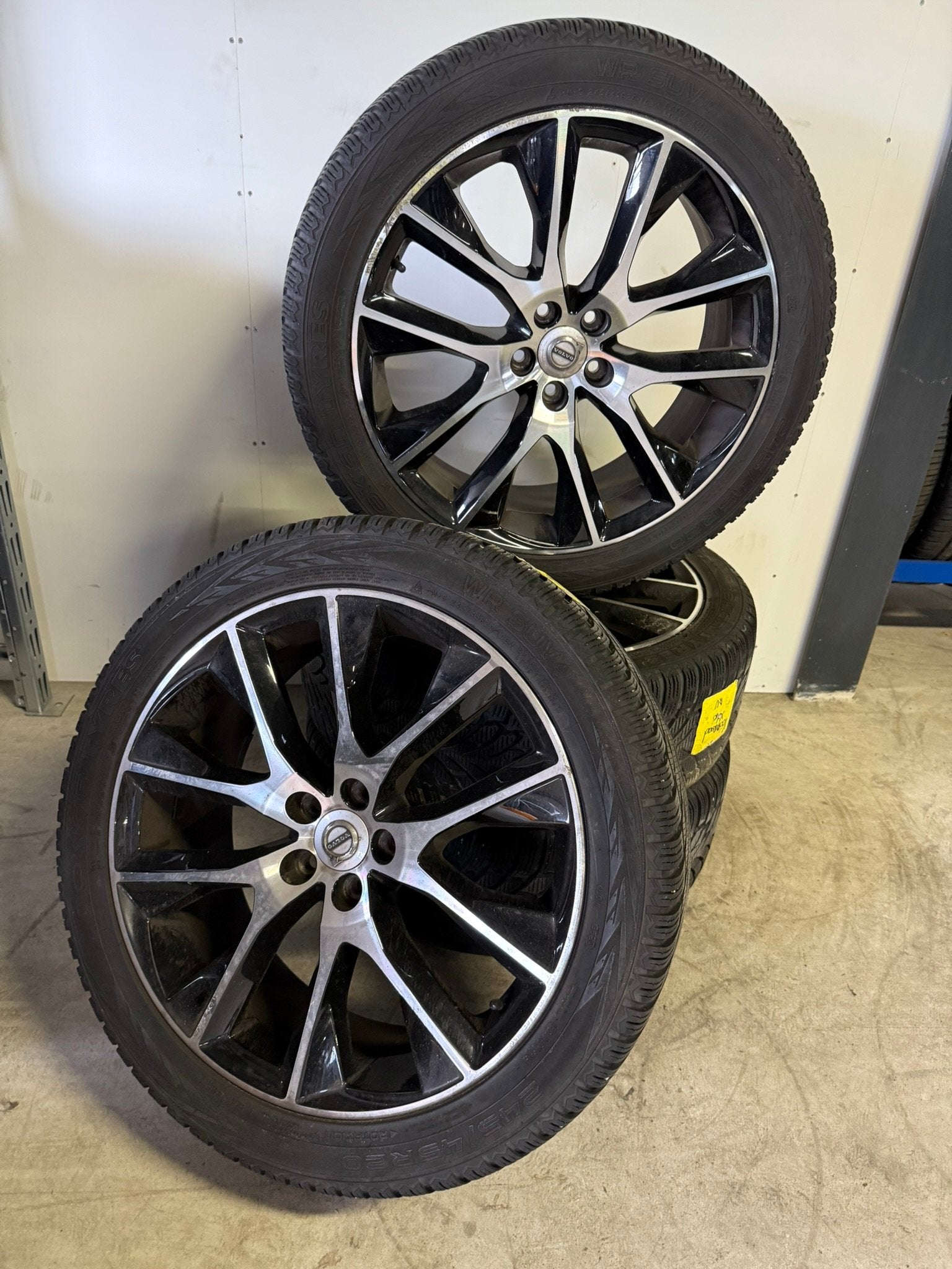 20'' 5-y spaak - XC40 - Nokian WR SUV - 245/45 R20